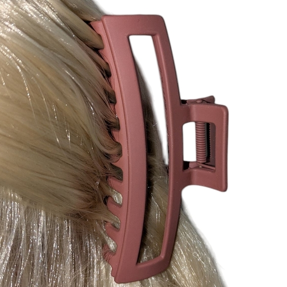 🍁 3/$15 Boutique Rectangle Claw Hair Clip - Picture 1 of 6